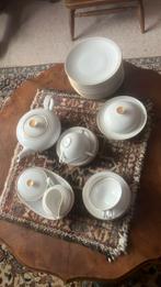 Compleet servies 6 delig wit met gouden rand, Ophalen of Verzenden