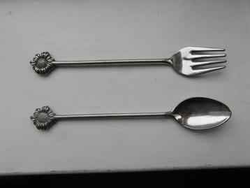 Lepeltje en vorkje met margriet afbeelding beschikbaar voor biedingen