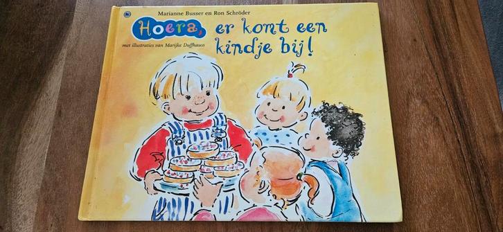 marianne busser Hoera er komt een kindje bij, Boeken, Kinderboeken | Baby's en Peuters, Gelezen, 3 tot 4 jaar, Ophalen of Verzenden
