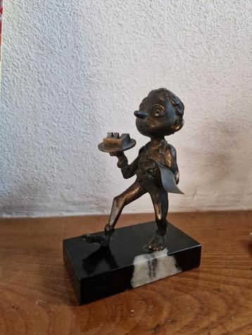 Bronzen beeldje gesigneerd mr politie ober beschikbaar voor biedingen