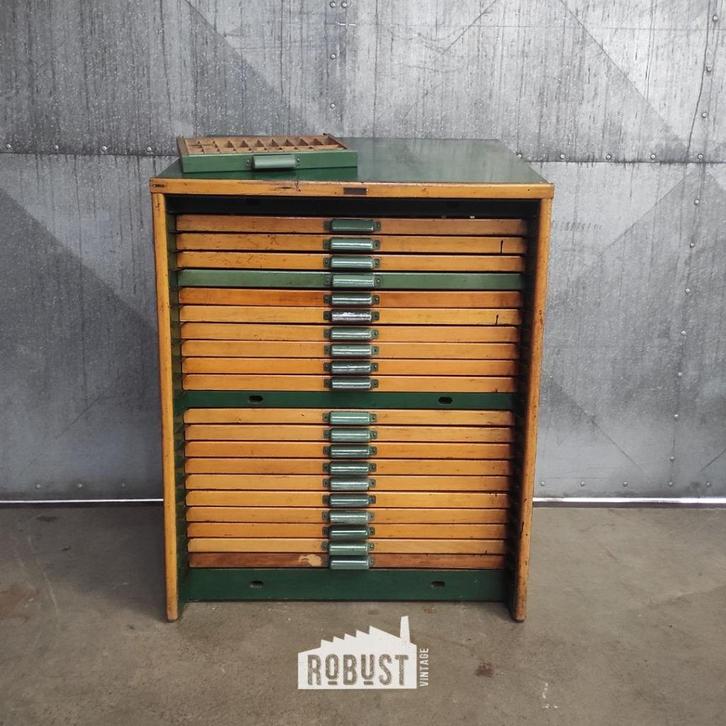 Plantin drukkerskast | Vintage zetkast met 20 lades + extra, Huis en Inrichting, Kasten | Ladekasten, Zo goed als nieuw, 100 tot 150 cm