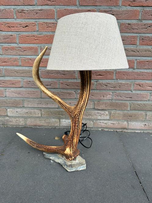 Geweilamp.schemerlamp.geweien.edelhert.damhert.tafellamp., Huis en Inrichting, Lampen | Tafellampen, Zo goed als nieuw, Minder dan 50 cm