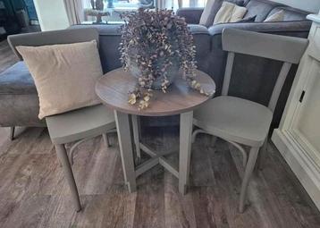 Stoere Landelijke stoelen met tafeltje  beschikbaar voor biedingen