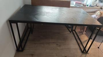 Erik Kusters tafel  beschikbaar voor biedingen