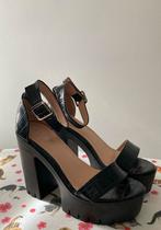 Leuke Day Vine schoenen met plateau zool maat 39 nieuwstaat, Ophalen of Verzenden, Zo goed als nieuw, Zwart