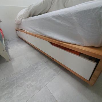 Bed with 2 drawers: 140x200 (used & good conditions) beschikbaar voor biedingen