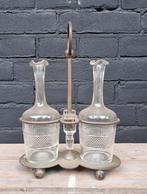 Glazen flesjes in houder, Ophalen