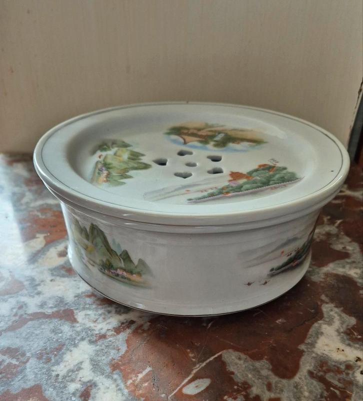 Krekeldoos,cricketbox,porseleinen krekel doos made in China., Antiek en Kunst, Antiek | Schalen, Ophalen of Verzenden