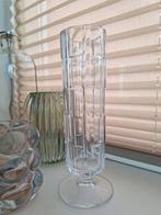 Vintage smal glazen hoog vaasje, Overige kleuren, Ophalen of Verzenden, Minder dan 50 cm, Glas