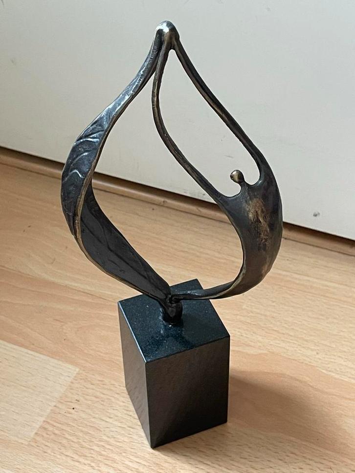 Verbronsde Sculptuur Corry Ammerlaan “Een nieuw begin”, Antiek en Kunst, Kunst | Beelden en Houtsnijwerken, Ophalen of Verzenden