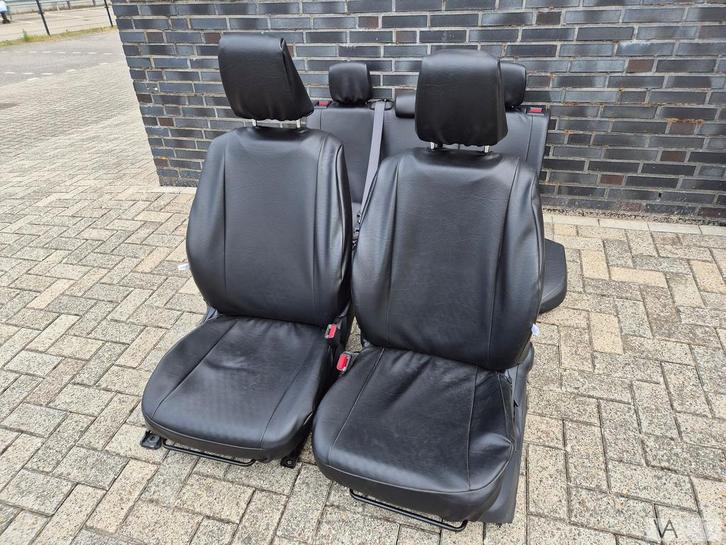 Toyota Yaris 2020 - 2025 interieur met zwart lederen hoezen, Auto-onderdelen, Interieur en Bekleding, Toyota, Gebruikt, Ophalen of Verzenden