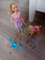 Barbie met lopende hond en poepjes. Nieuw staat, Ophalen of Verzenden, Zo goed als nieuw, Barbie