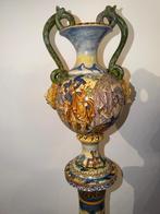 Majolica Vaas met Zuil, Ophalen