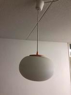 Mooie moderne hanglamp van melkglas met koperen dekplaatje, Minder dan 50 cm, Glas, Modern, Zo goed als nieuw