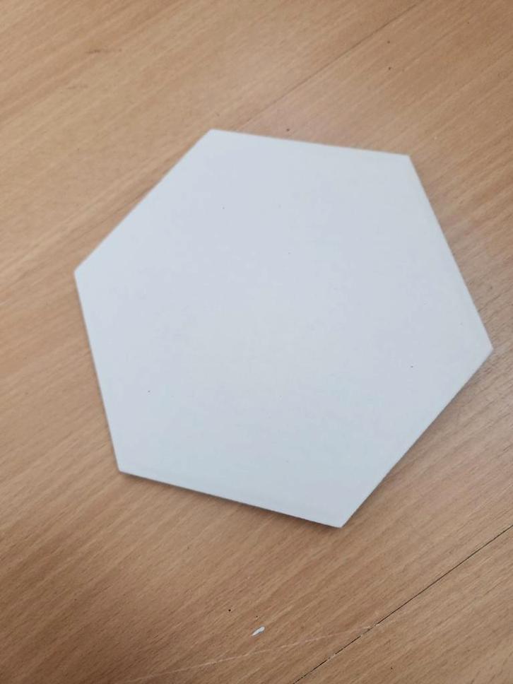 Witte matte hexagon tegels 30 stuks + snij- of passtukken, Doe-het-zelf en Verbouw, Tegels, Nieuw, Wandtegels, Keramiek, Minder dan 20 cm