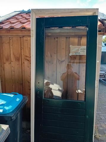 Zware achter deur met 3 punt sluiting.  beschikbaar voor biedingen