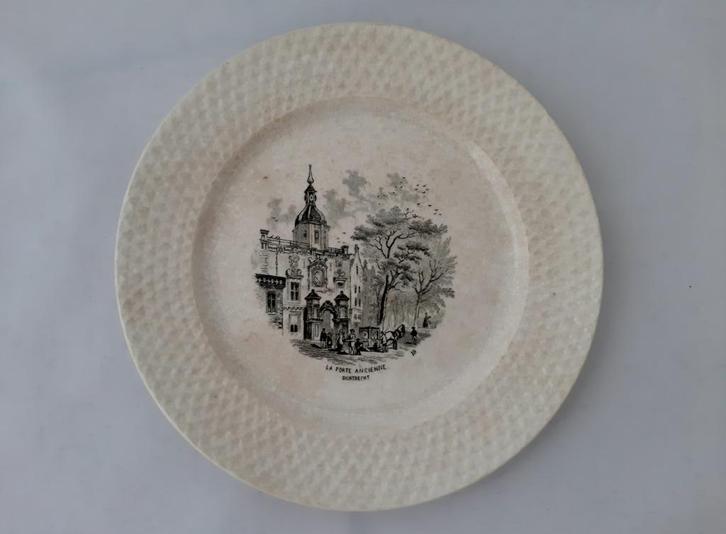 Bord Stadsgezichten Dordrecht 1870 - 1895 Societe Ceramique, Antiek en Kunst, Antiek | Keramiek en Aardewerk, Ophalen of Verzenden