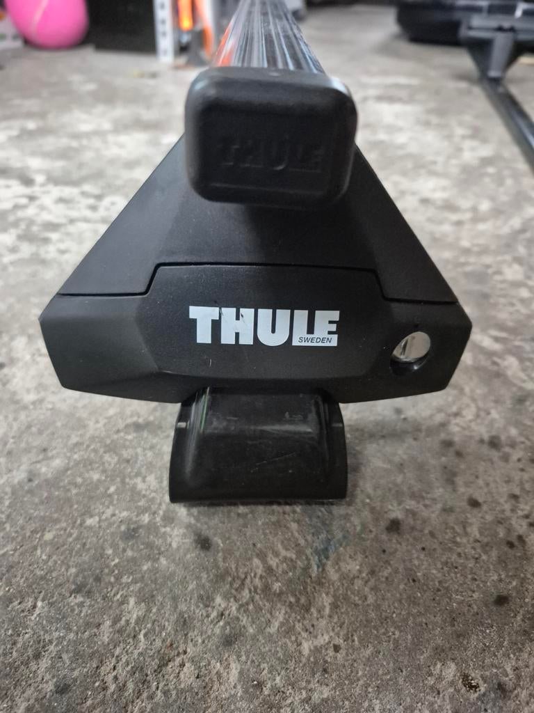 Thule dakdragers + thule evo clamps met sleutel, Auto diversen, Dakdragers, Ophalen, Zo goed als nieuw