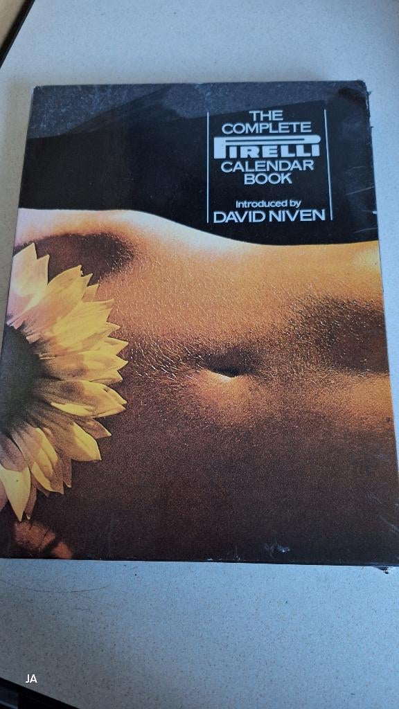 Pirelli kalender boek 1964 t/m 1971 in cover, Gelezen, Ophalen of Verzenden, David niven, Overige onderwerpen