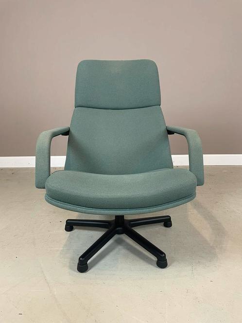 Artifort F141 Geoffrey D. Harcourt in vintage staat, Huis en Inrichting, Fauteuils, Gebruikt, Metaal, Stof, Ophalen