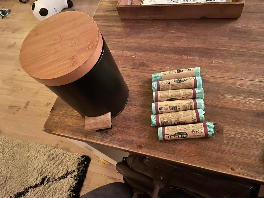 Pedaal emmer + zakken op te halen Woubrugge, Ophalen, Zegels, Bonnen of Punten