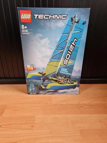 Lego Technic 42105 Catamaran beschikbaar voor biedingen