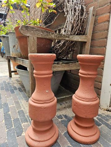 betonnen kandelaar 2x beschikbaar voor biedingen