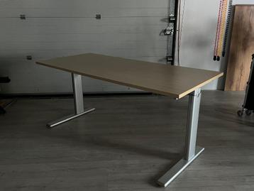 Verstelbaar zit-sta bureau 180x80 – (2 stuks) beschikbaar voor biedingen