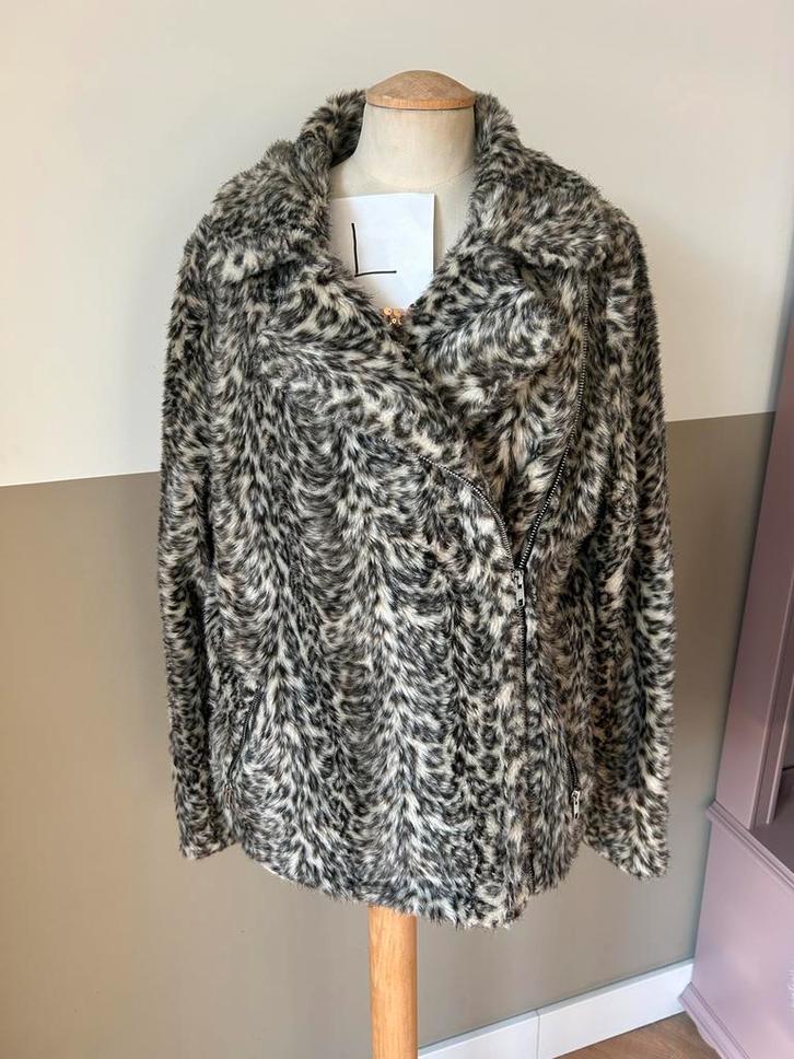 Panterprint bontjas - Maat L - Perfect voor carnaval!, Kleding | Dames, Carnavalskleding en Feestkleding, Zo goed als nieuw, Maat 42/44 (L)