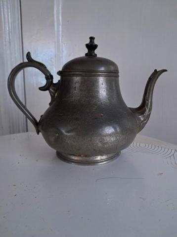 8. Antieke Tinnen Theepot beschikbaar voor biedingen