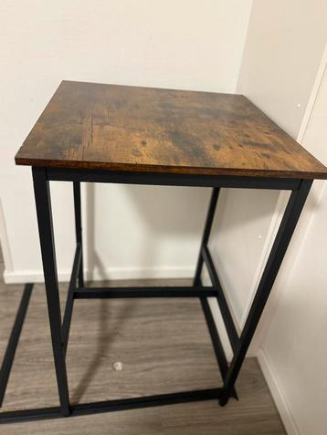 Tafel- bartafel bruin beschikbaar voor biedingen