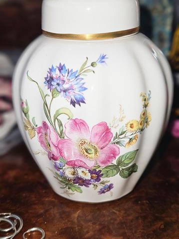 Vintage porseleinen Potje met Bloemen beschikbaar voor biedingen