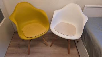 Design Kuipstoeltjes - Wit & Okergeel - Set beschikbaar voor biedingen