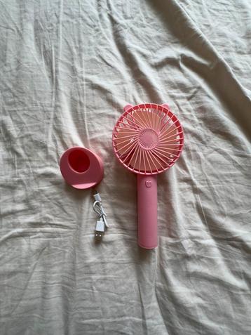 Roze mini USB ventilator, oplaadbaar & stil met standaard beschikbaar voor biedingen