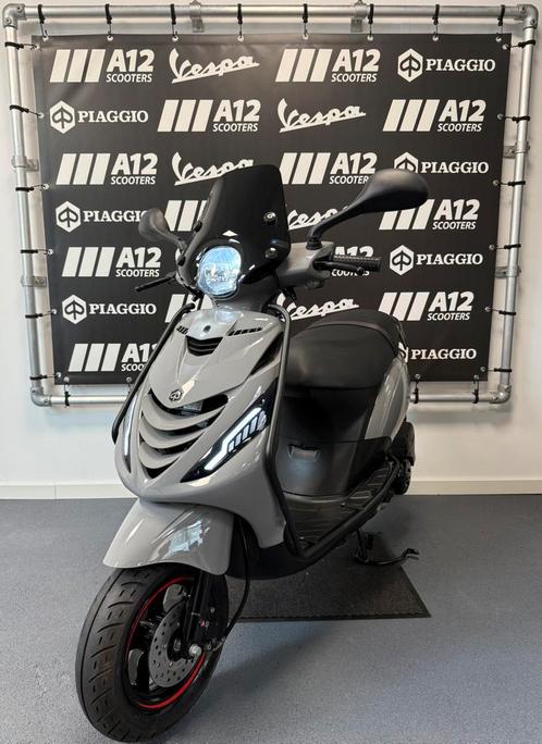 PIAGGIO ZIP IGET 45 km/h, BWJ 2020 NARDO GREY FULL BROM !!, Fietsen en Brommers, Scooters | Piaggio, Zo goed als nieuw, Zip, Maximaal 45 km/u