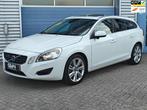 Volvo V60 ?2.0T Summum – Leder, Navi, Bi-Xenon, Lane Assis, Euro 5, 1502 kg, 4 cilinders, Wit
