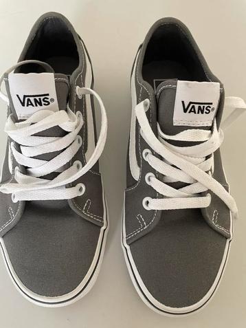 VANS NIEUWE Populaire grijze sneakers maat 37. beschikbaar voor biedingen
