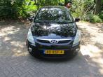 Hyundai i20 1.2 5-DRS 2011 Zwart apk 08-2026 airco, 450 kg, Zwart, 4 cilinders, Metallic lak
