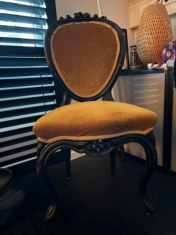 Brocante stoel beschikbaar voor biedingen
