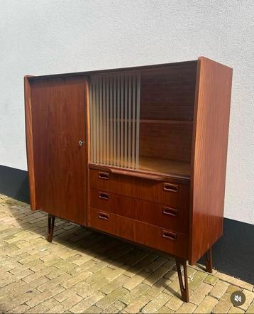 vintage highboard teakhout buffetkast vitrine kast jaren 60 beschikbaar voor biedingen