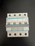 Hager mcn416e krachtgroep 3-polig+nul 16A, Ophalen of Verzenden, Zo goed als nieuw