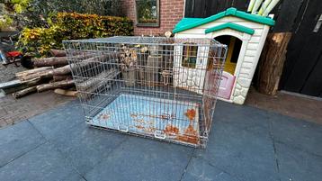 Grote metalen bench (88x75x122.5 cm) beschikbaar voor biedingen