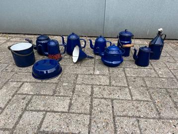 Oud blauw emaille,enaille theepot, emaille trechter melkkan beschikbaar voor biedingen