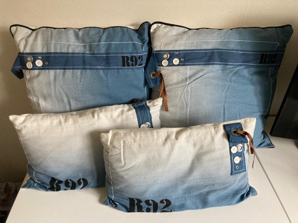 4 kussens marine look blauw, Huis en Inrichting, Woonaccessoires | Kussens, Ophalen of Verzenden, Gebruikt, Blauw, Vierkant