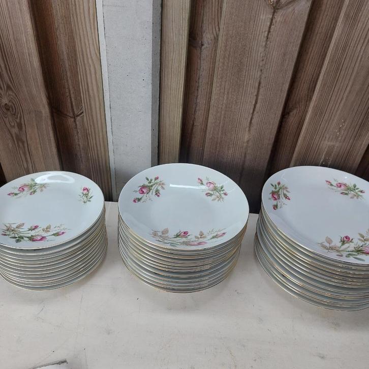 brocante borden met rozen van Bavaria ontbijt diep en diner, Antiek en Kunst, Antiek | Servies los, Ophalen of Verzenden