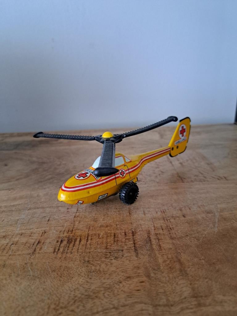 DDR ambulance helikopter met frictie pt466, Ophalen of Verzenden