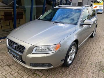Volvo V70 3.2 Summum Automaat 238PK / LEER / XENON / TREKHAA beschikbaar voor biedingen