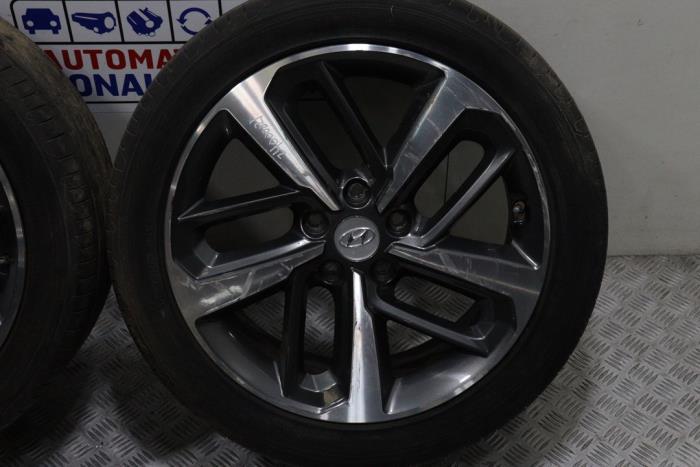 Sportvelgenset + banden van een Hyundai Kona (Kona 17-), 12 maanden garantie, Gebruikt, -, -