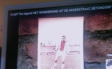 JOHAN CRUYFF  WONDERKIND VAN DE AKKERSTRAAT [ PLAATJE CRUYFF beschikbaar voor biedingen