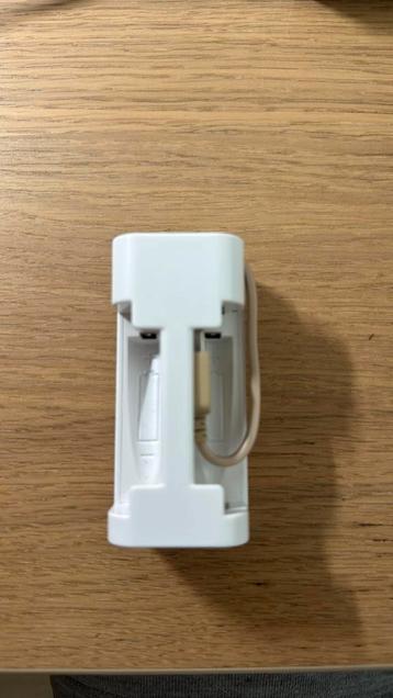 Batterijen (AA & AAA) lader via USB beschikbaar voor biedingen